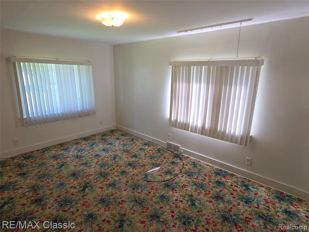 952 Lakeview Street, Waterford, MI 48328 — Photo 17