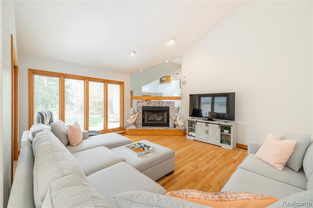 29462 East River Road, Grosse Ile, MI 48138 — Photo 16