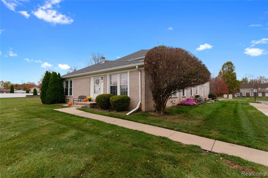 28394 Brookfield Court, Brownstown, MI 48183 — Photo 2