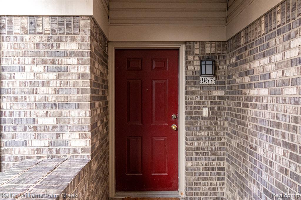 867 Amanda Lane, Pontiac, MI 48340 — Photo 2