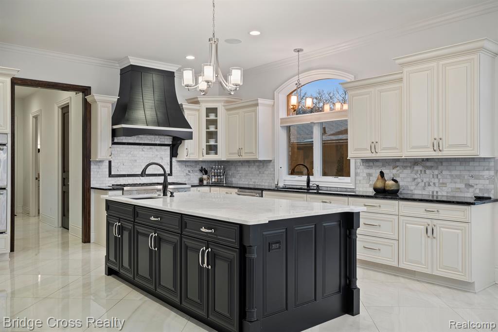 5820 LAKEVIEW Avenue, Orchard Lake Village, MI 48323 — Photo 23