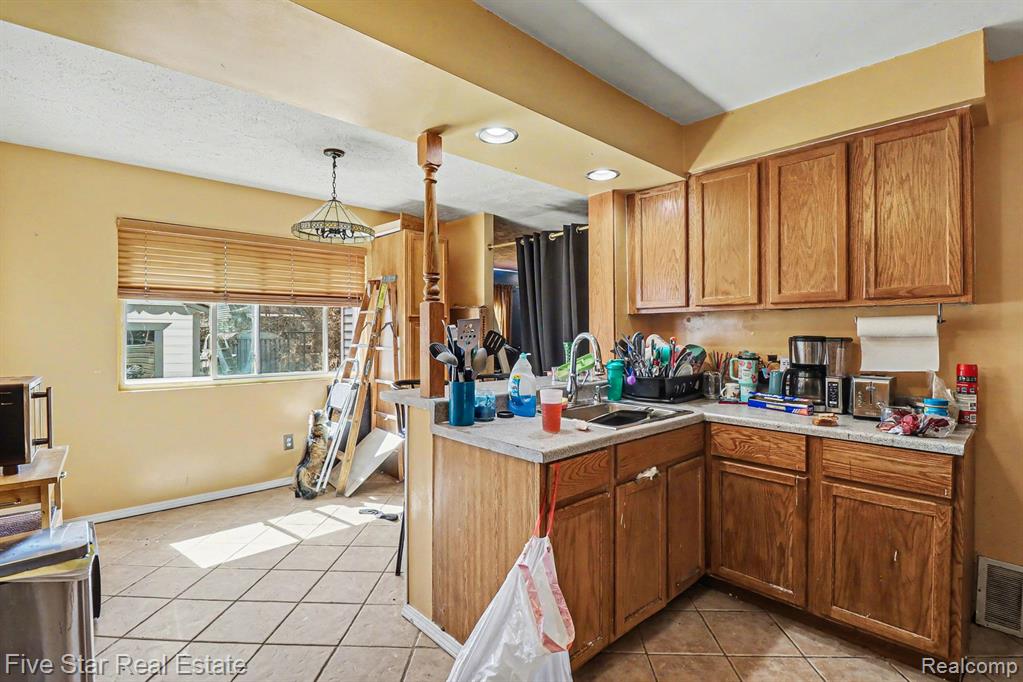24691 Colgate Street, Dearborn Heights, MI 48125 — Photo 6