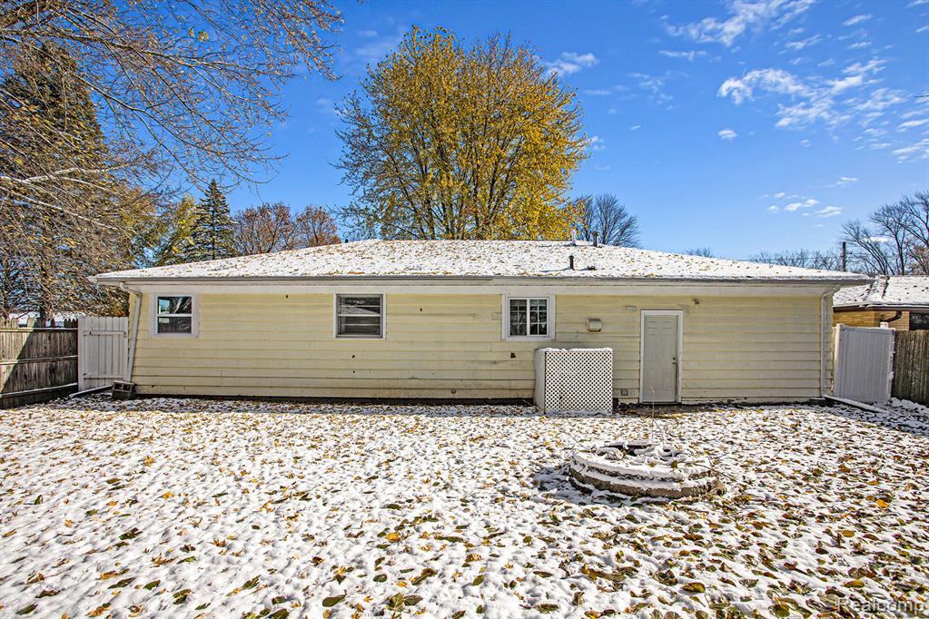 4166 Pineport Road, Bridgeport, MI 48722 — Photo 12
