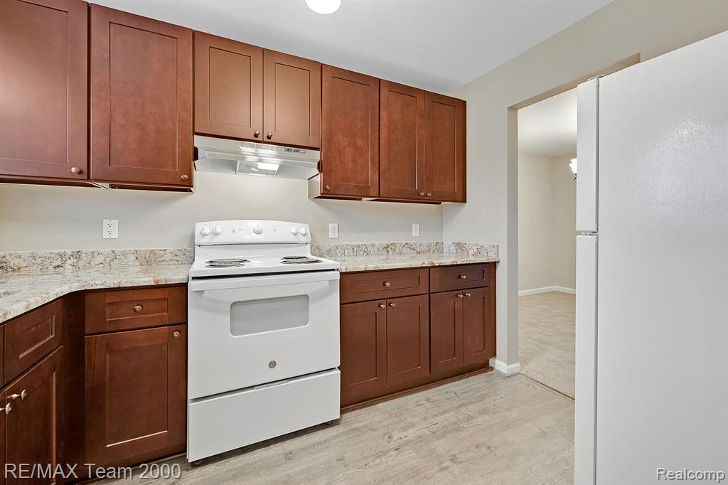 42461 LILLEY POINTE Drive, Canton, MI 48187 — Photo 15