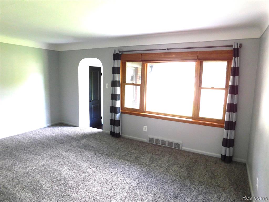 16740 College, Fraser, MI 48026 — Photo 6