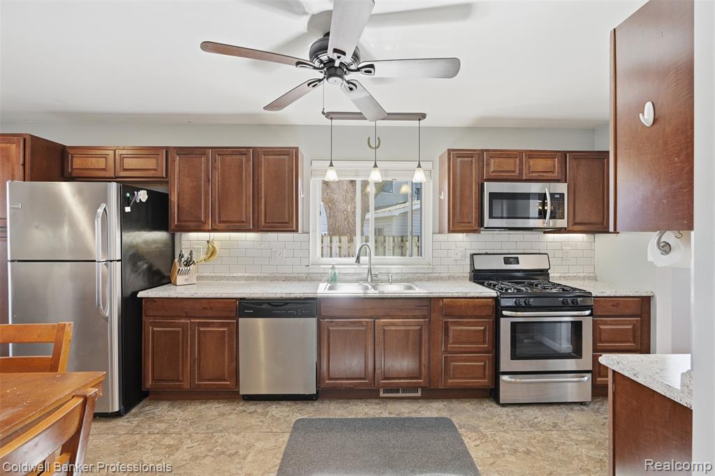 28816 Groveland Street, Madison Heights, MI 48071 — Photo 8