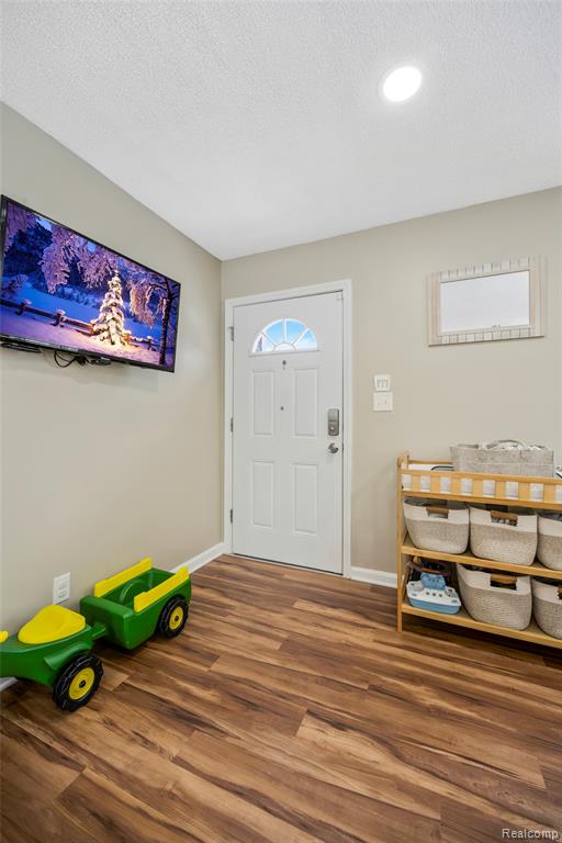 9488 Brookway Court, Goodrich Vlg, MI — Photo 15