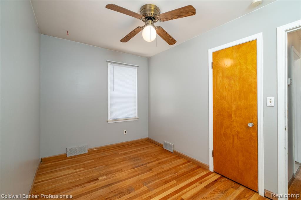 9388 Salem, Redford, MI 48239 — Photo 12