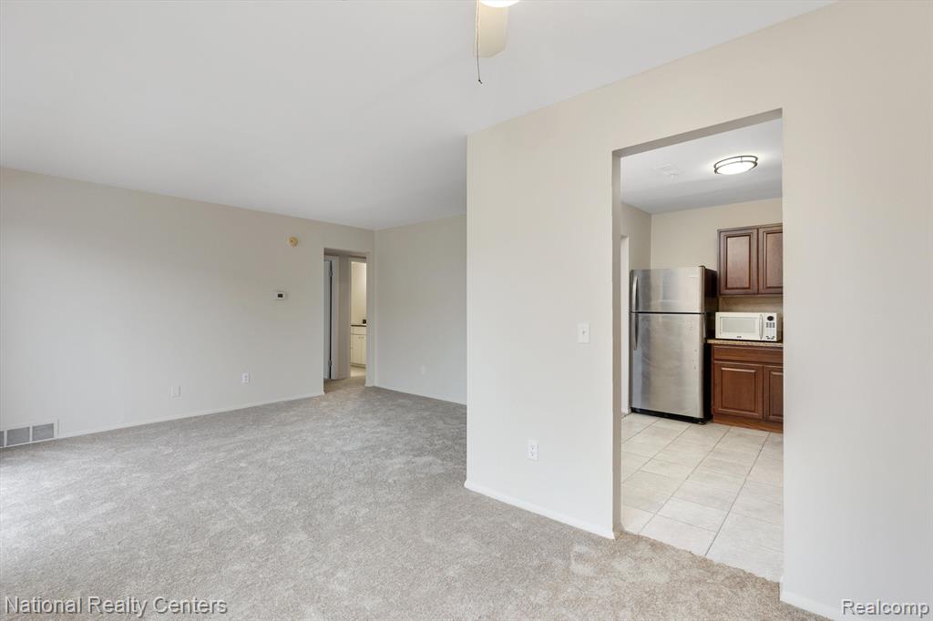 31993 W 12 MILE Road, 211, Farmington Hills, MI 48334 — Photo 7