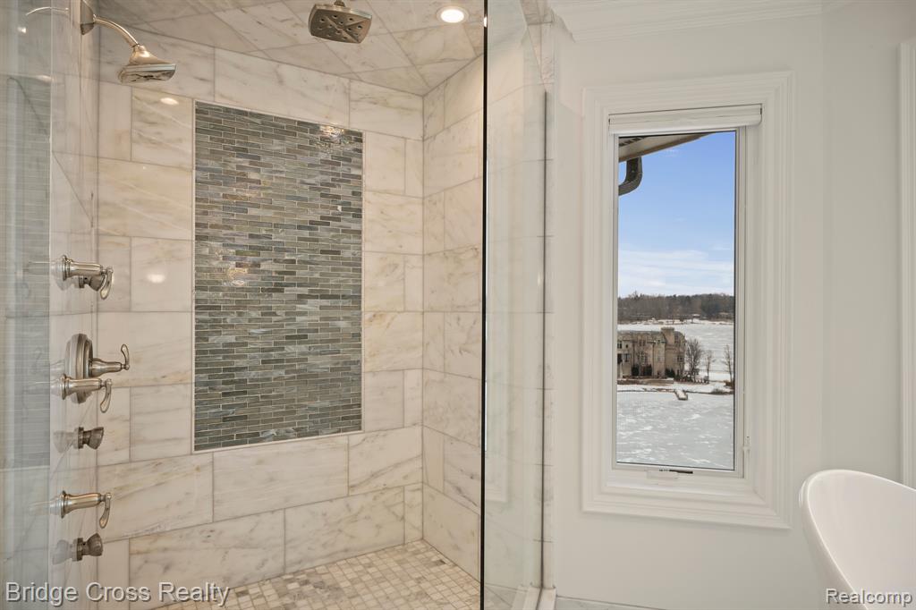 5820 LAKEVIEW Avenue, Orchard Lake Village, MI 48323 — Photo 45