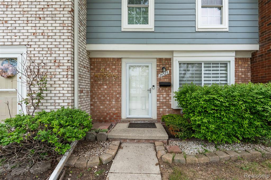 24525 Seaton Circuit E, 17, Warren, MI 48091 — Photo 3