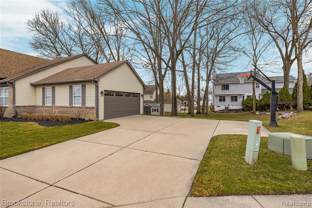 510 Woodland Hills Drive, Walled Lake, MI 48390 — Photo 3