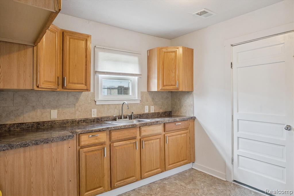 8240 Westpoint Street, Taylor, MI 48180 — Photo 25
