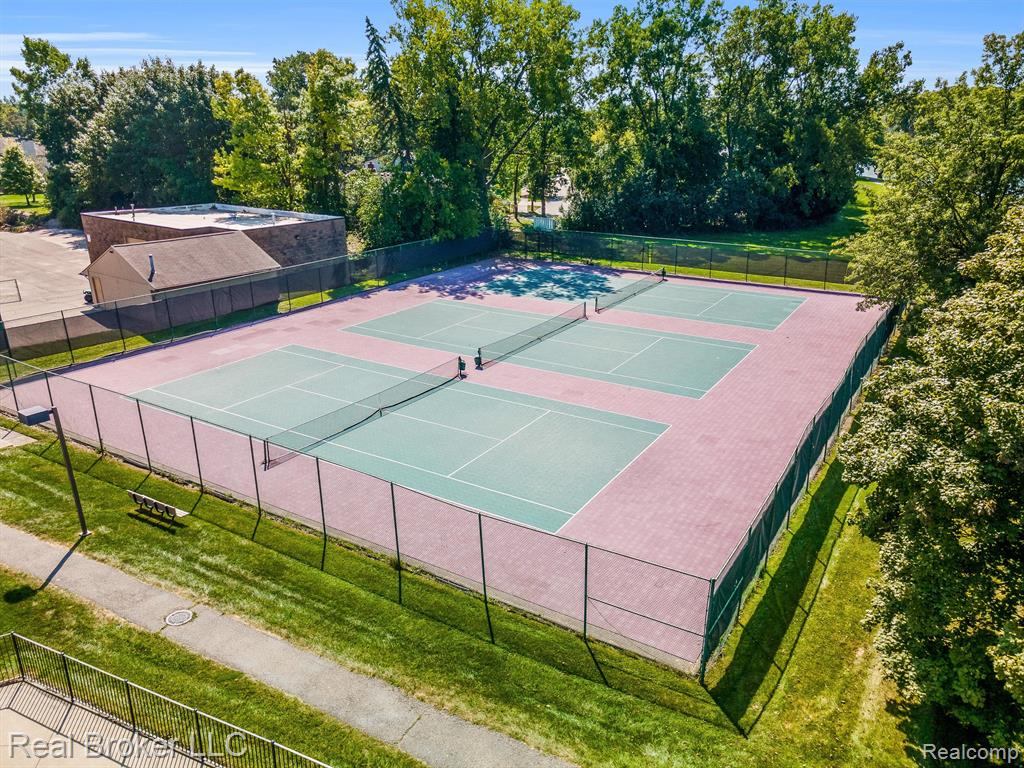 1448 BRENTWOOD Drive, Troy, MI 48098 — Photo 30
