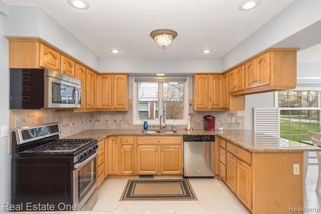 4132 AMHERST Road, Royal Oak, MI 48073 — Photo 16