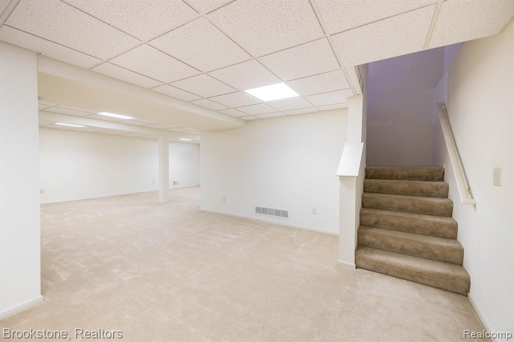 265 SHORE BROOK Lane, Walled Lake, MI 48390 — Photo 23