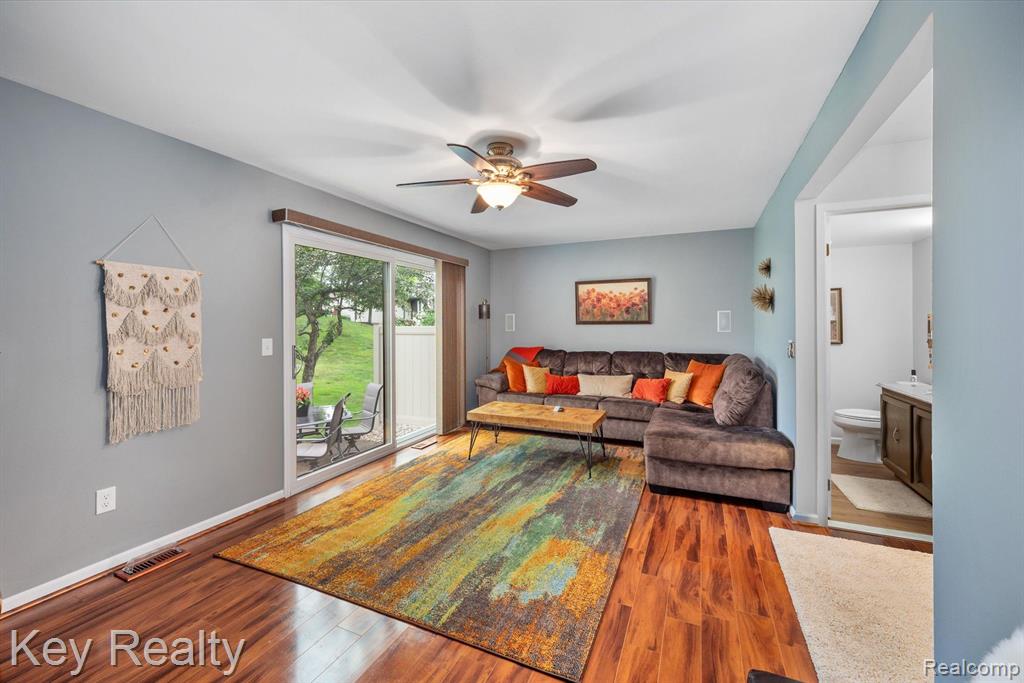 1100 WASHINGTON Circle, Northville, MI 48167 — Photo 15