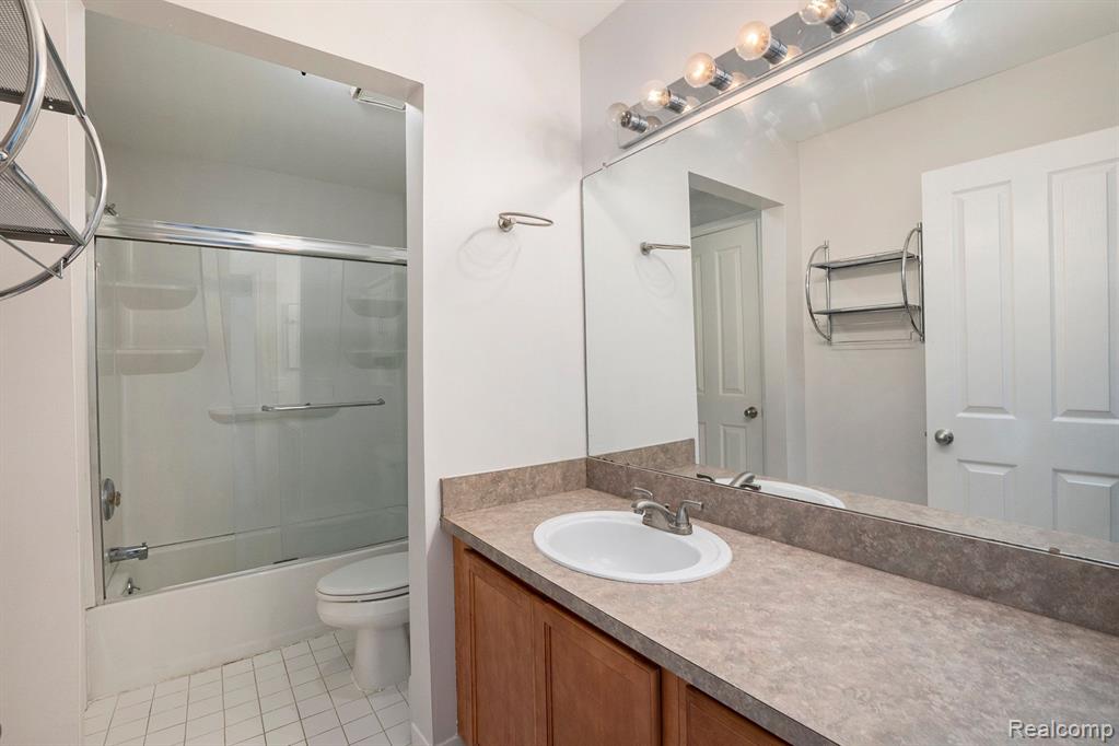 2440 PARMENTER Boulevard, 105, Royal Oak, MI 48073 — Photo 15
