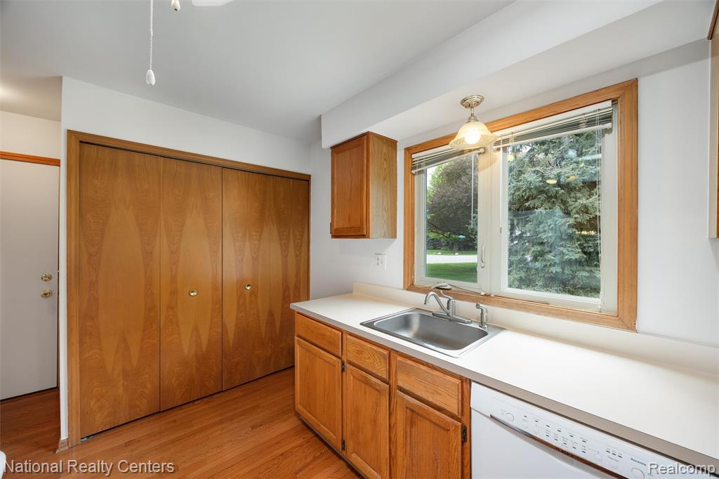 16061 Meadows Drive, Macomb, MI 48044 — Photo 15