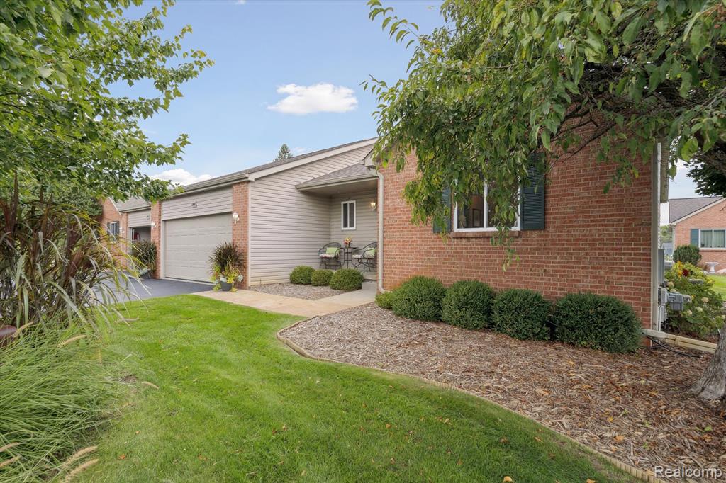 1244 Crystal Pointe Circle, Fenton, MI 48430 — Photo 4