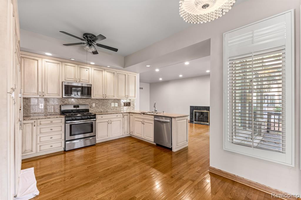 4 LEMINGTON, Dearborn, MI 48126 — Photo 18