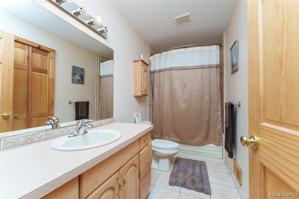 2500 E Jones Road, Howell, MI 48855 — Photo 10