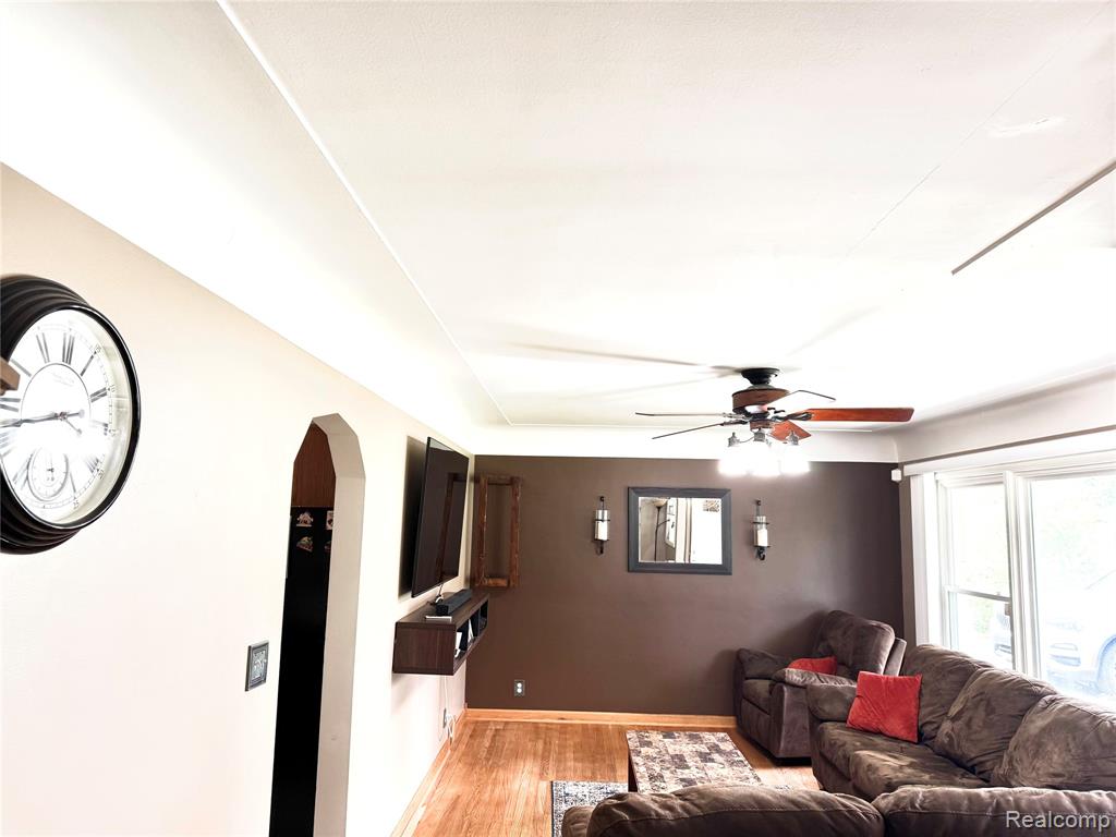 4550 Maeder Street, Shelby Twp, MI 48316 — Photo 8
