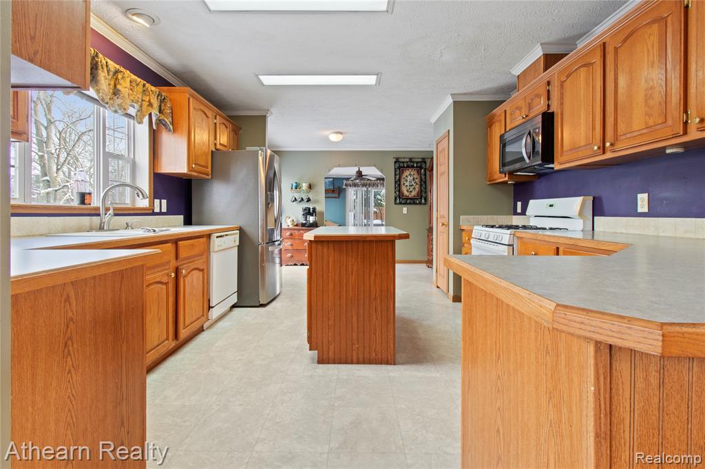 9023 Circle Lake Drive, Grand Blanc, MI 48439 — Photo 13