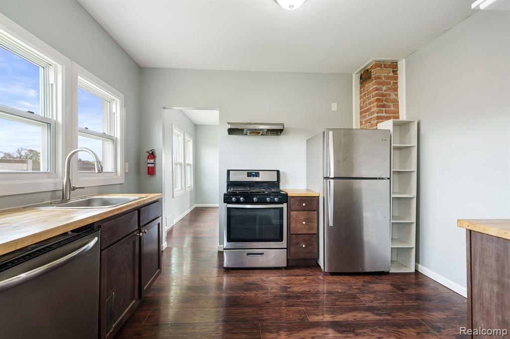 647 E BETHUNE Street, Detroit, MI 48202 — Photo 15