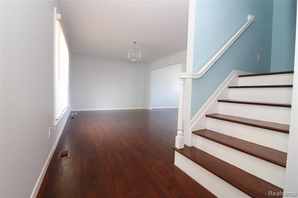 739 Kinloch Street, Dearborn Heights, MI 48127 — Photo 13