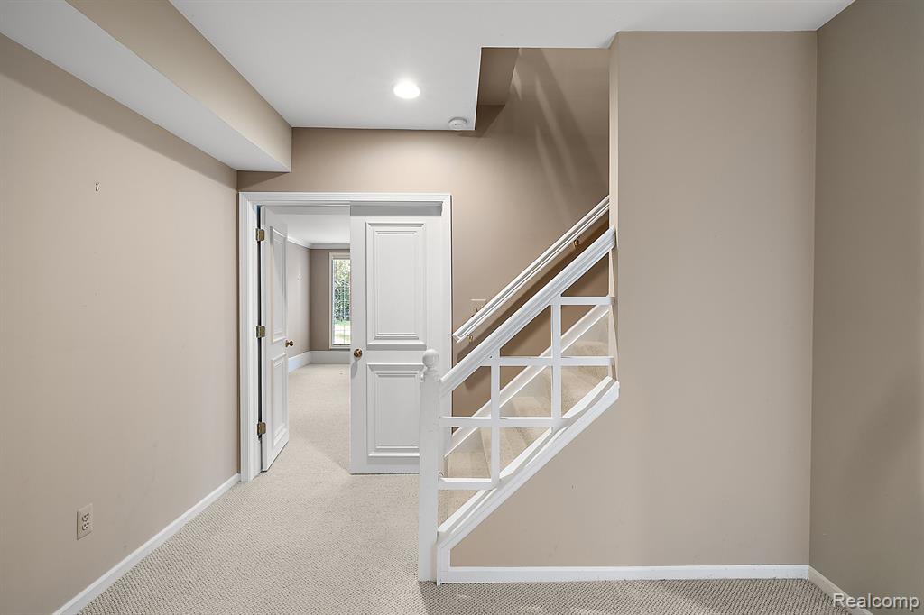 2401 HICKORY GLEN Drive, Bloomfield Hills, MI 48304 — Photo 21