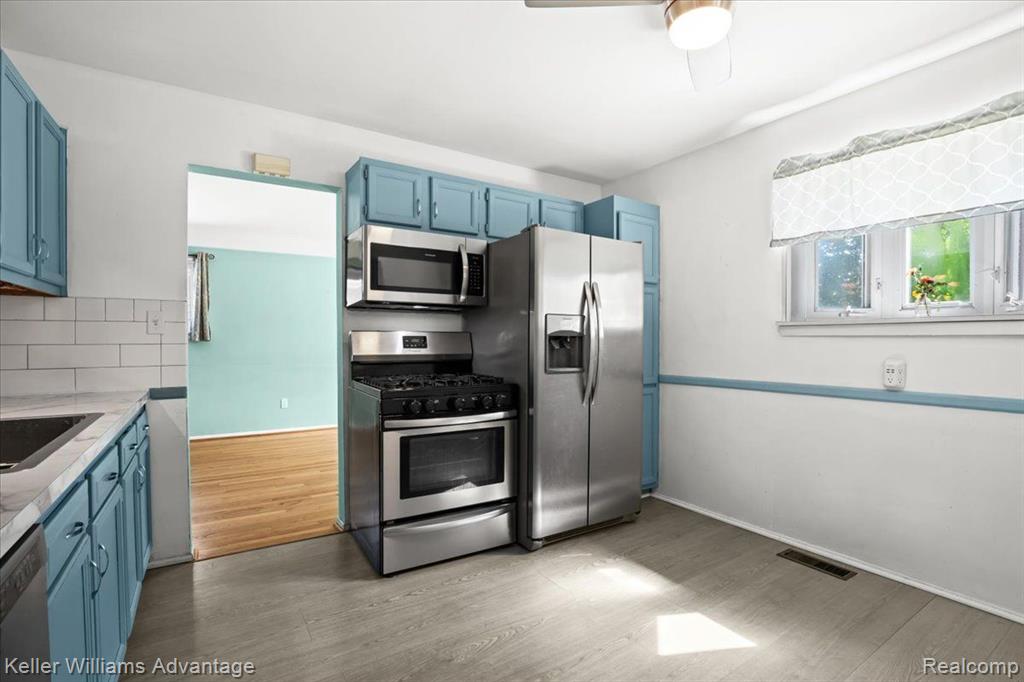 4050 MAYFAIR Street, Dearborn Heights, MI 48125 — Photo 10