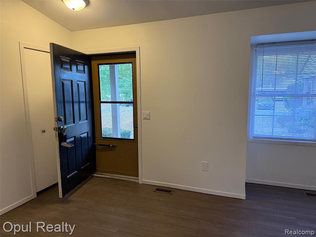 24252 Bashian Drive, Novi, MI — Photo 3
