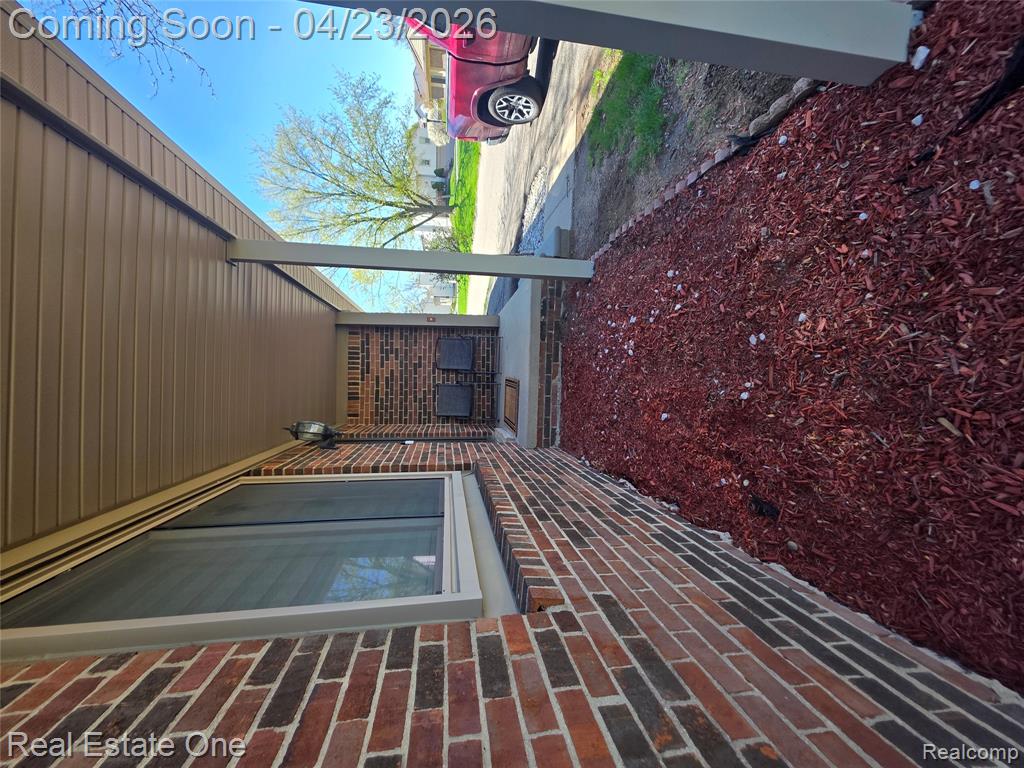 2898 Roundtree Drive, Troy, MI 48083 — Photo 6