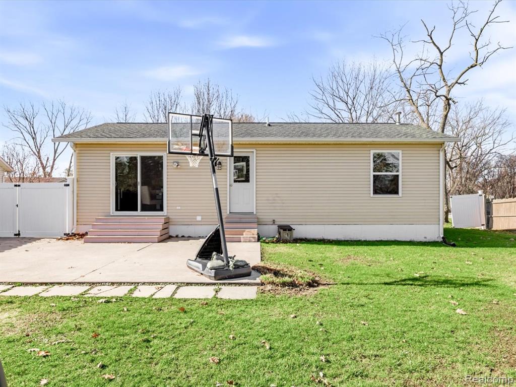 600 Applegate Drive, Marysville, MI 48040 — Photo 24
