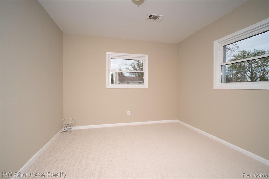 786 GLENGARY Road, Commerce Twp, MI 48390 — Photo 16