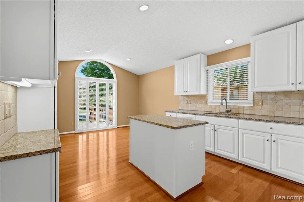 35535 LONE PINE Lane, Farmington Hills, MI 48335 — Photo 12