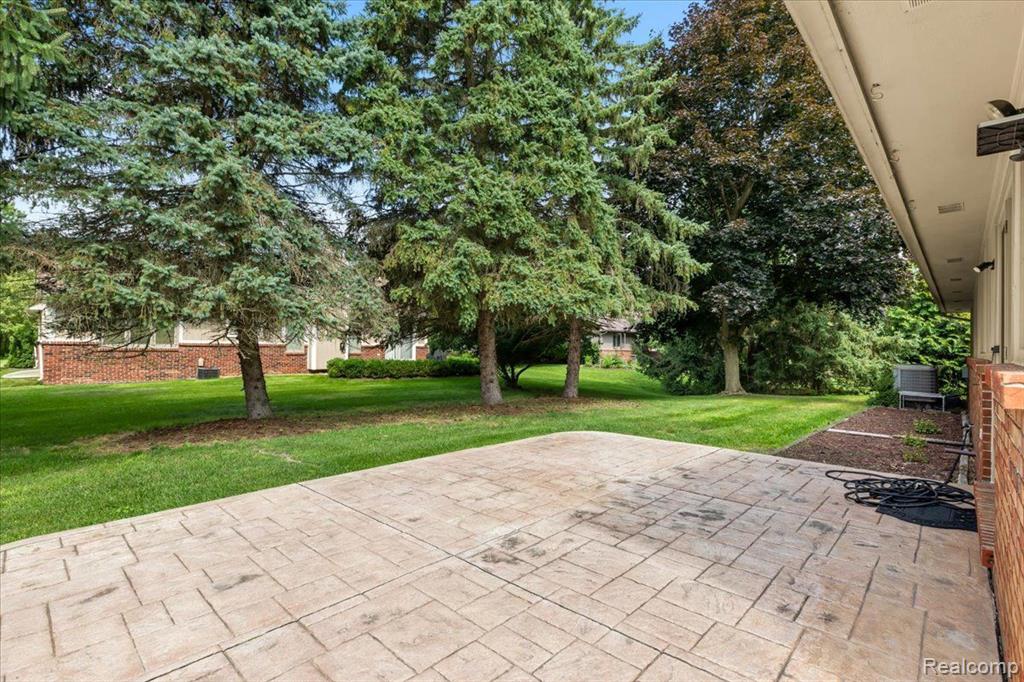 4280 ELIZABETH Lane, Walled Lake, MI 48390 — Photo 32