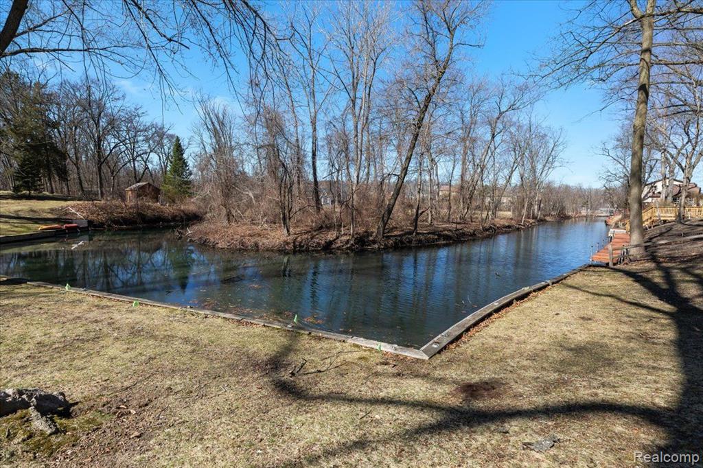 3965 N VANSTONE Drive, Commerce Twp, MI 48382 — Photo 25