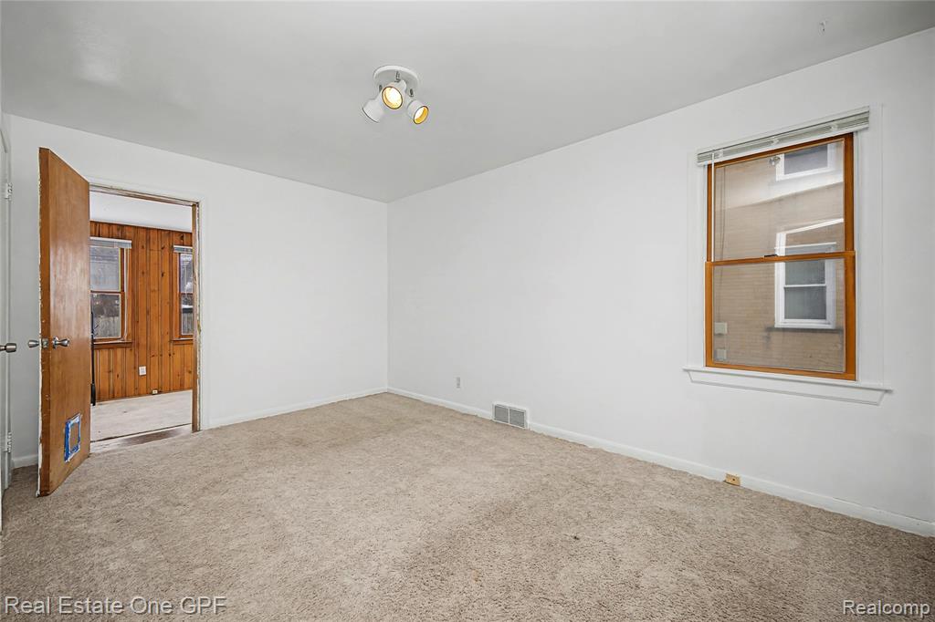 506 W 12 Mile Road, Royal Oak, MI 48073 — Photo 16