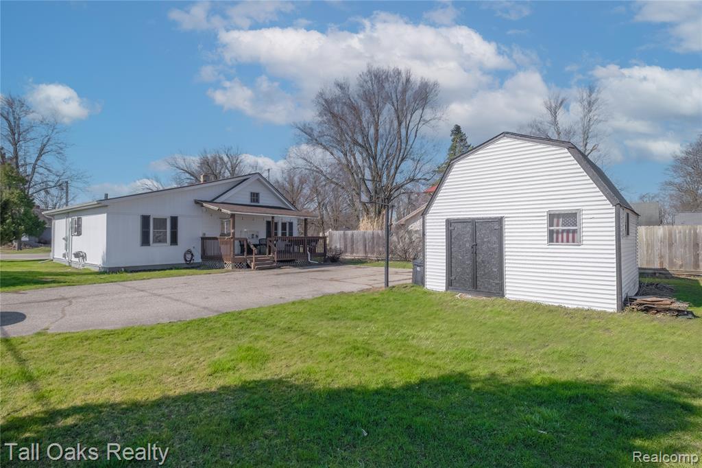 6123 Lapeer Road, Burton, MI 48509 — Photo 4
