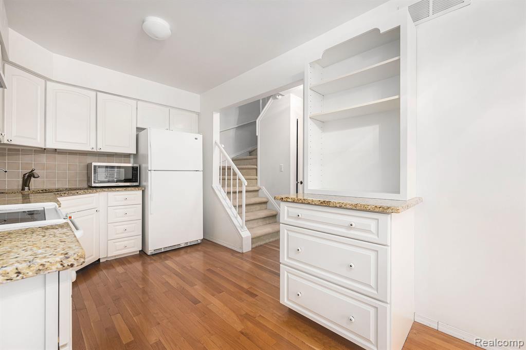 41712 Onaway Drive, Northville, MI 48167 — Photo 5