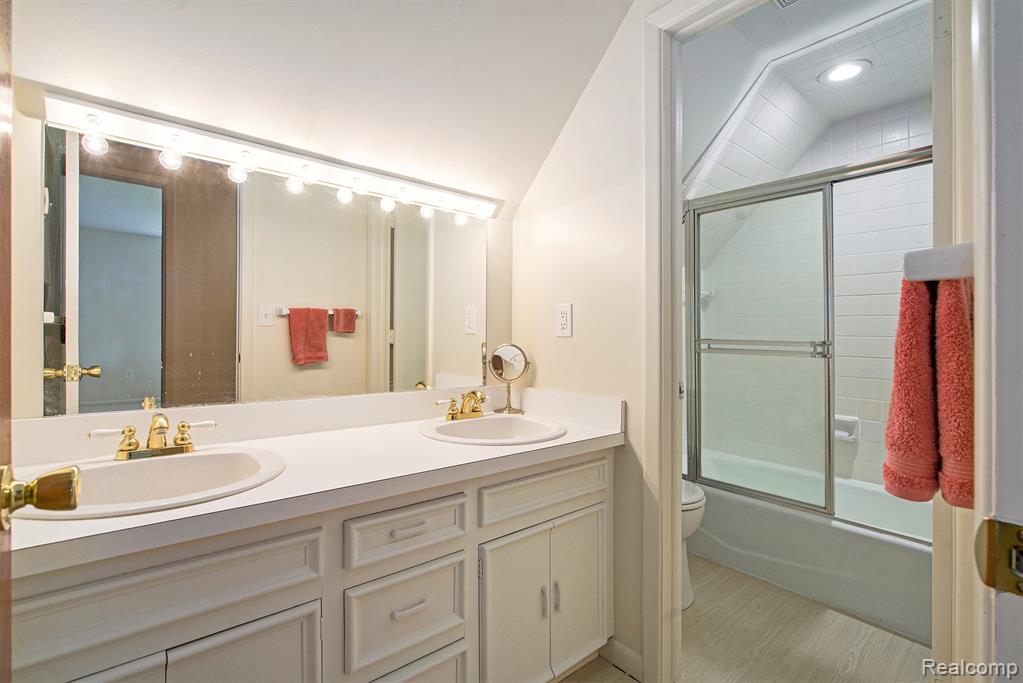 9818 BURNING TREE Drive, Grand Blanc, MI 48439 — Photo 36