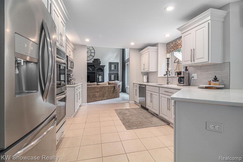 989 Suchava Drive, White Lake, MI — Photo 13