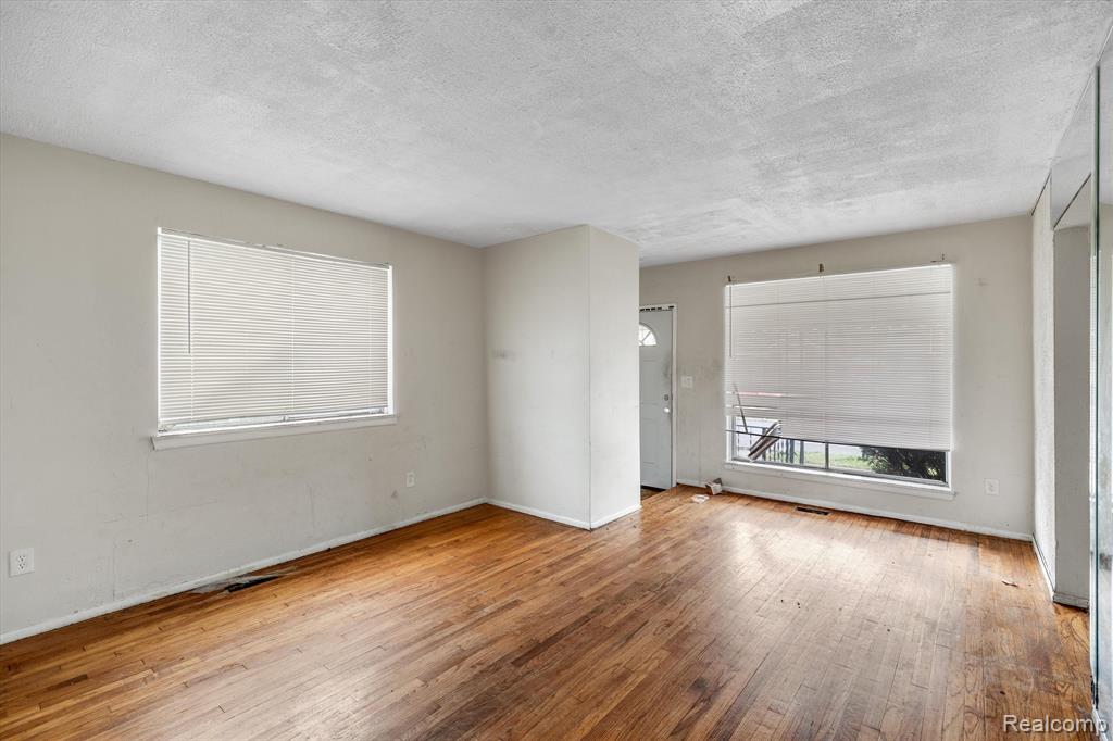 8919 SUSSEX Street, Detroit, MI 48228 — Photo 5