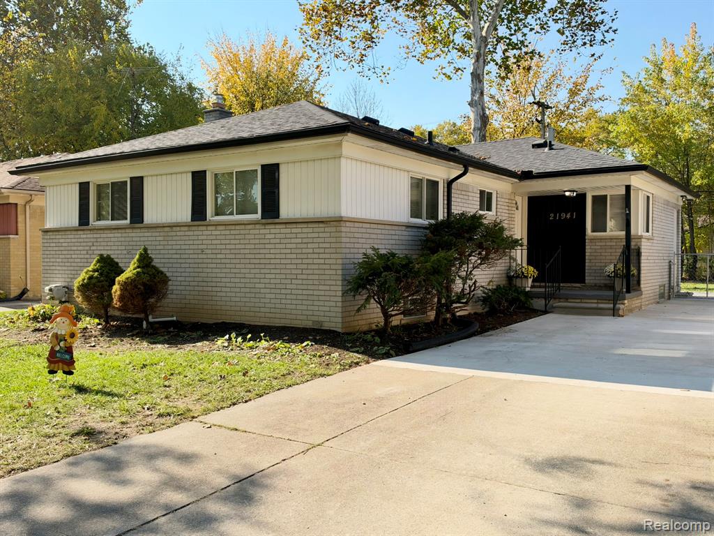 21941 Harding Street, Oak Park, MI 48237