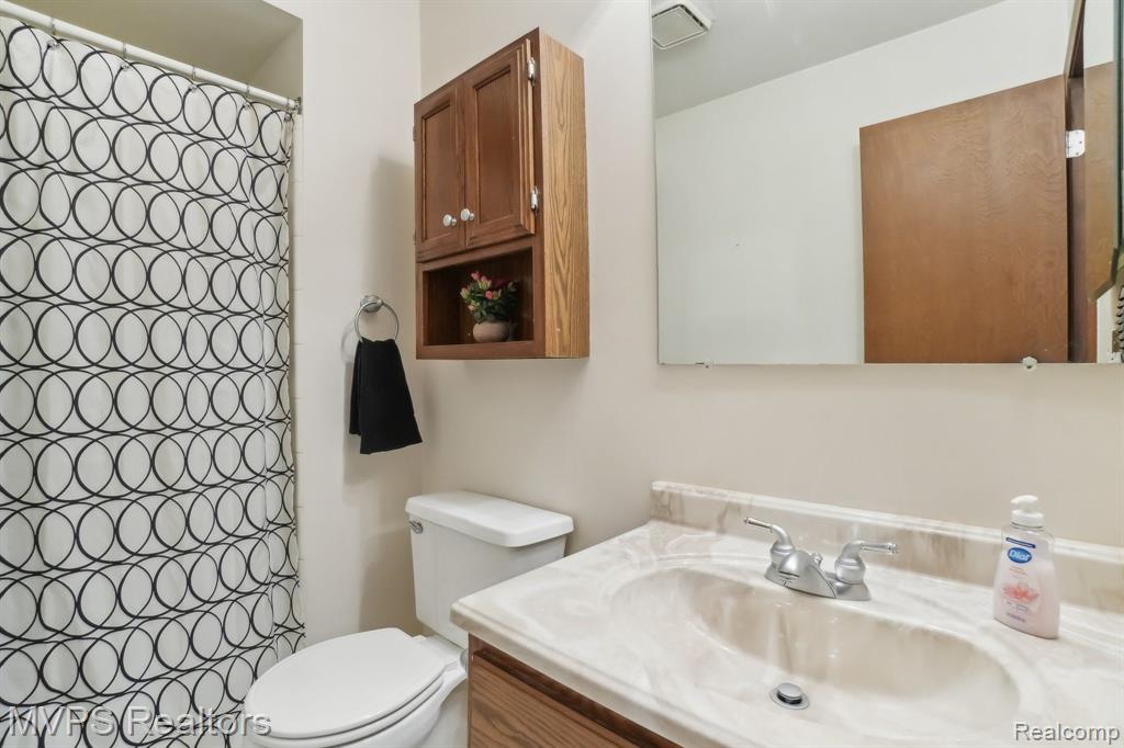 42610 ROYAL Lane, Clinton Twp, MI 48038 — Photo 17