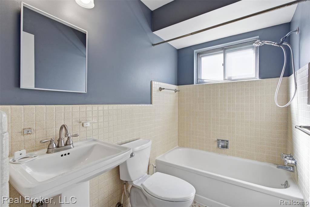 4840 Briarwood Avenue, Royal Oak, MI 48073 — Photo 17