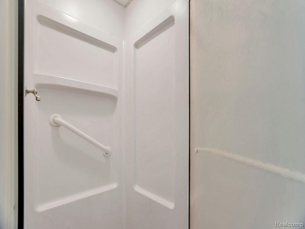 3092 LINDENWOOD Drive, Dearborn, MI 48120 — Photo 30