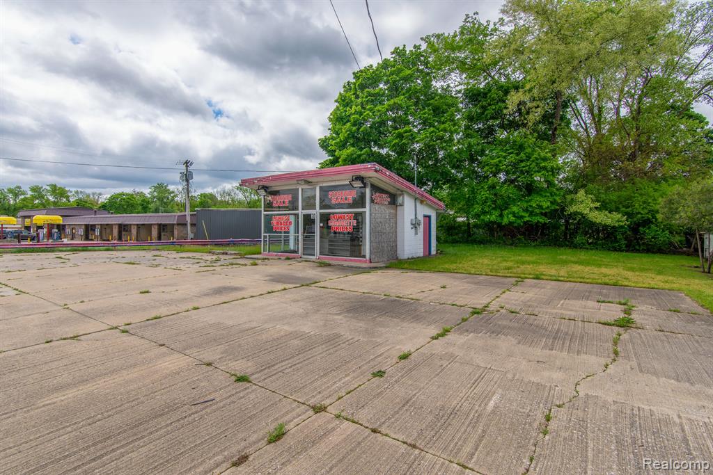 70 W CARLETON Road, Hillsdale, MI 49242 — Photo 8